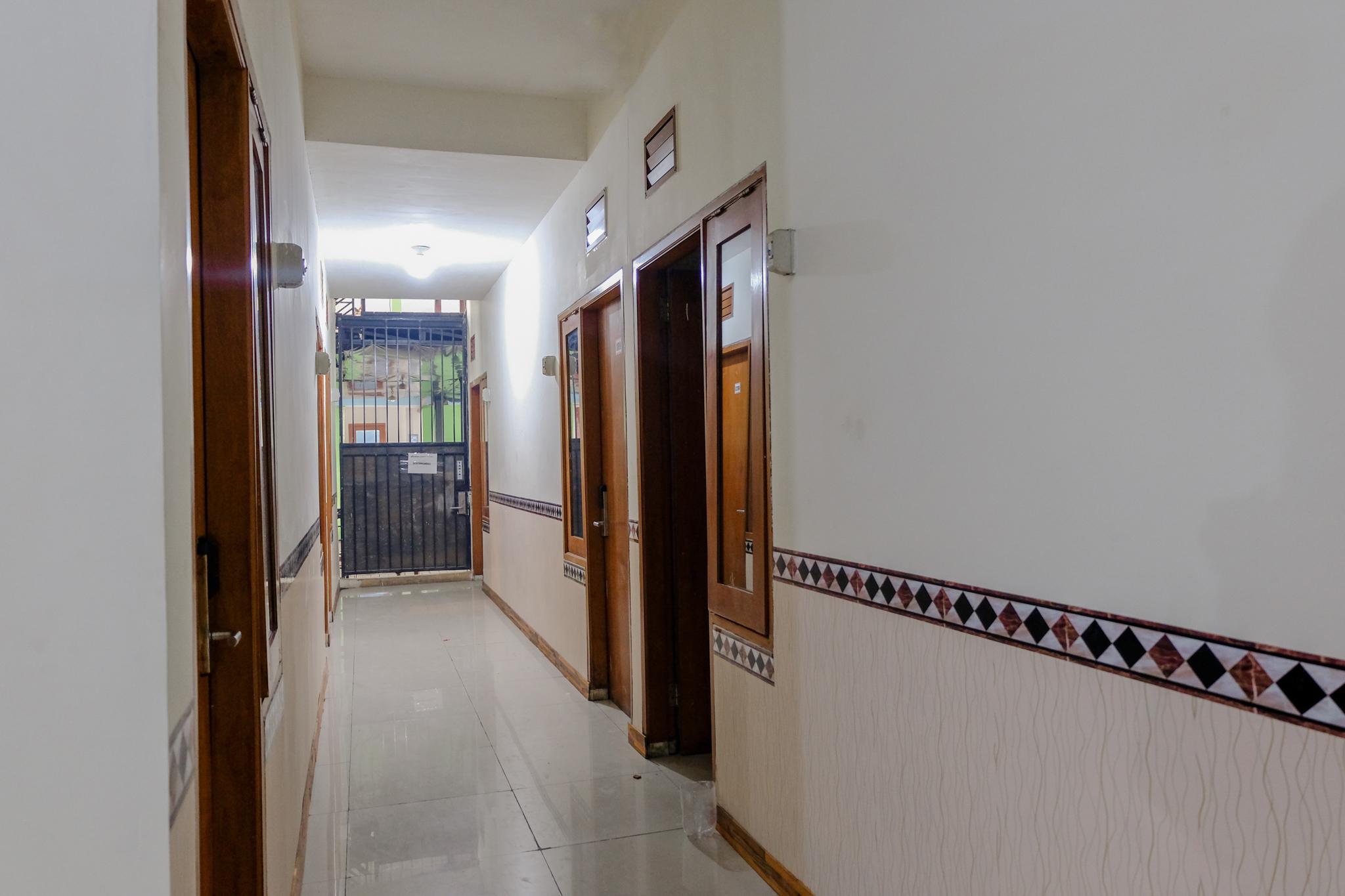 Reddoorz Near Flyover Arjosari 玛琅 外观 照片