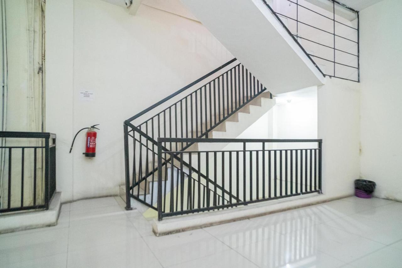 Reddoorz Near Flyover Arjosari 玛琅 外观 照片